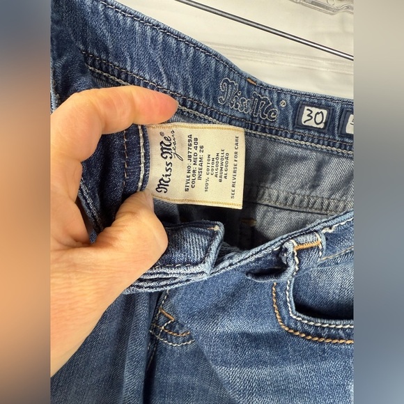 Miss Me women’s colorful embroidered Boyfriend Ankle denim jeans. Size 30 - Picture 8 of 9